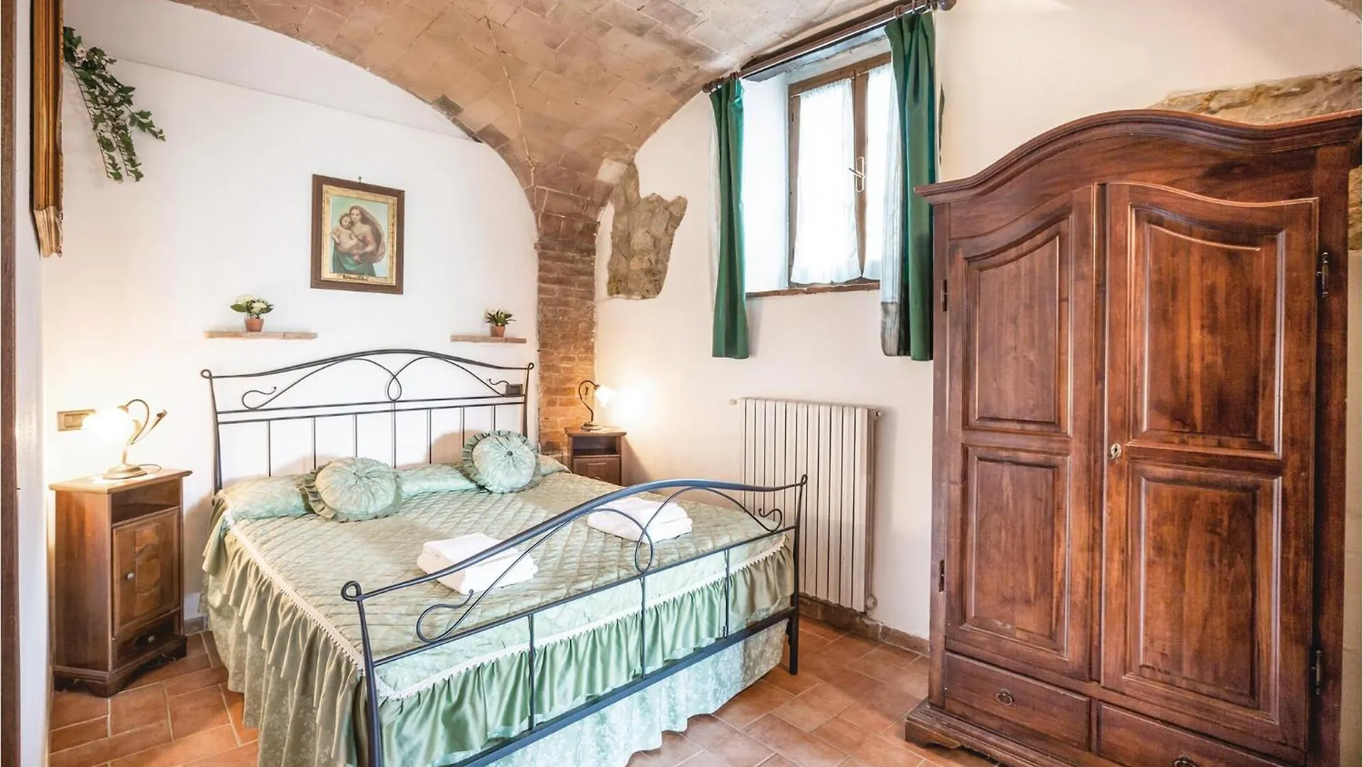 1 Bedroom Beautiful Apartment In Prato Dera Pi